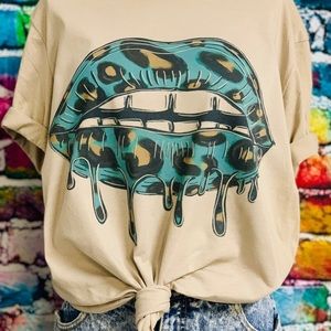 Dripping lips tee